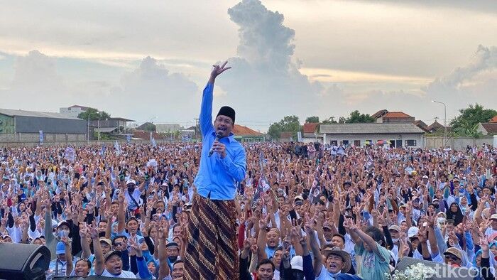 PILPRES 2024 -- Sehari Setelah Rumahnya Dikeledah KPK, Bupati Sidoarjo Berubah Arah Dukung Prabowo 1 PILPRES 2024 — Sehari Setelah Rumahnya Dikeledah KPK, Bupati Sidoarjo Berubah Arah Dukung Prabowo