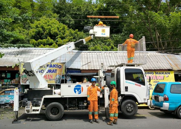 PLN Surakarta pastikan keandalan listrik di tengah cuaca ekstrem