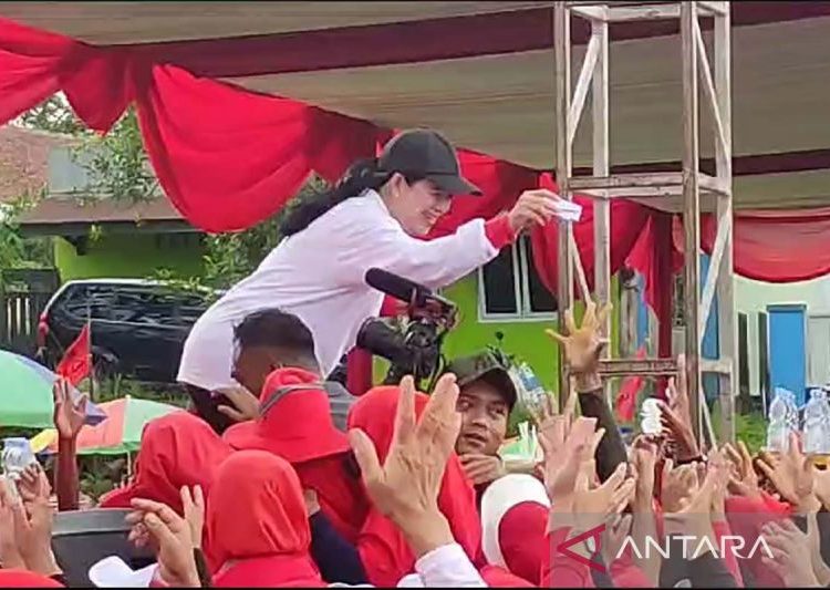 Bawaslu Banyumas-Jateng dalami dugaan politik uang dalam kampanye Puan 1 Bawaslu Banyumas-Jateng dalami dugaan politik uang dalam kampanye Puan