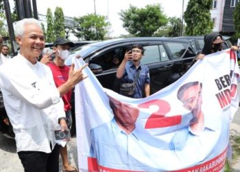 Pesan Damai, Ganjar Disambut Pendukung Capres Nomor Dua – Warga Berita