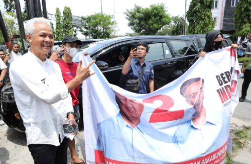 Pesan Damai, Ganjar Disambut Pendukung Capres Nomor Dua – Warga Berita 1 Pesan Damai, Ganjar Disambut Pendukung Capres Nomor Dua – Warga Berita