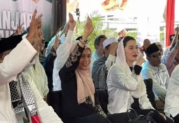 Isteri Capres No 3 Ajak Masyarakat Banten Mengetuk Pintu Langit – Warga Berita 2 Isteri Capres No 3 Ajak Masyarakat Banten Mengetuk Pintu Langit – Warga Berita
