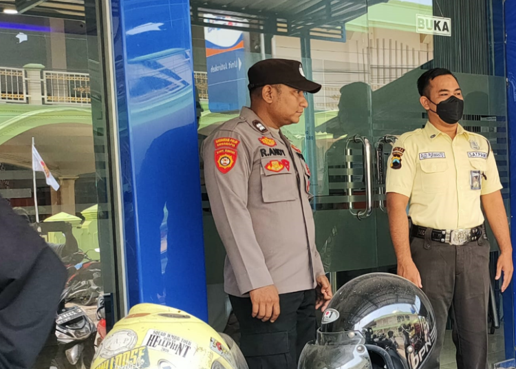 Patroli Objek Vital, Polsek Songgom Sambang Dan Berikan Himbauan Kantor Perbankan