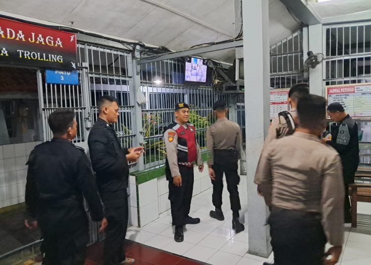 Patroli Malam Polres Brebes, Sambangi Lapas Jalin Sinergi Dan Pantau Situasi 1 Patroli Malam Polres Brebes, Sambangi Lapas Jalin Sinergi Dan Pantau Situasi
