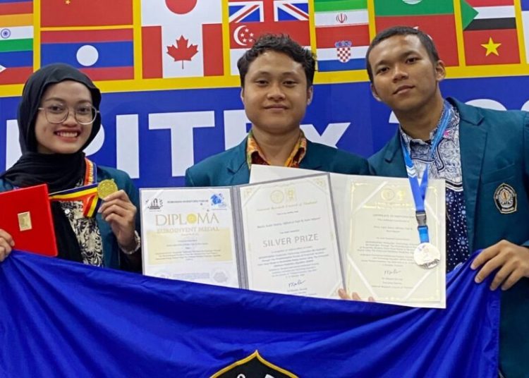 Sampah Makanan Bawa Mahasiswa Fakultas Teknik Undip Raih Dua Penghargaan di Thailand Inventors Day 2024 1 Sampah Makanan Bawa Mahasiswa Fakultas Teknik Undip Raih Dua Penghargaan di Thailand Inventors Day 2024