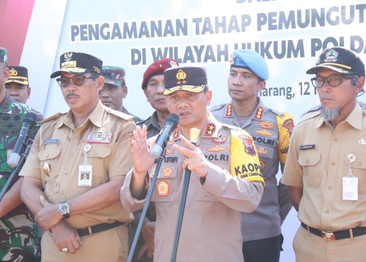 Pengamanan Tahap Pemungutan Suara Pemilu 2024: Polda Jateng Kerahkan Puluhan Ribu Personel. 1 Pengamanan Tahap Pemungutan Suara Pemilu 2024: Polda Jateng Kerahkan Puluhan Ribu Personel.