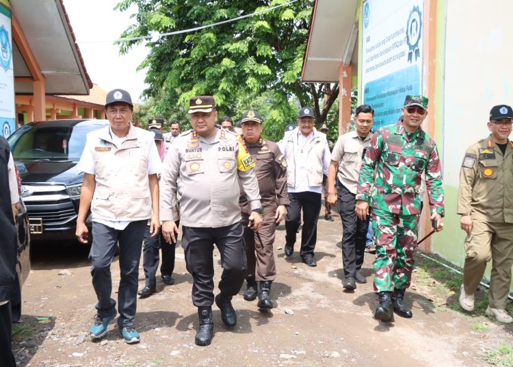 Forkopimda Brebes Pantau Proses Pungut Suara di TPS 1 Forkopimda Brebes Pantau Proses Pungut Suara di TPS