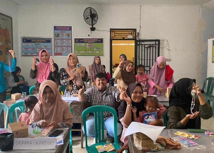 Mahasiswa KKN Undip Ajak Ibu Rumah Tangga Berwirausaha