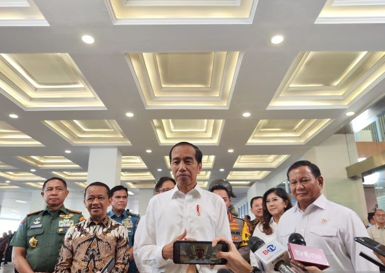 Presiden Jokowi sebut pertemuan dengan Surya Paloh untuk jadi “jembatan”