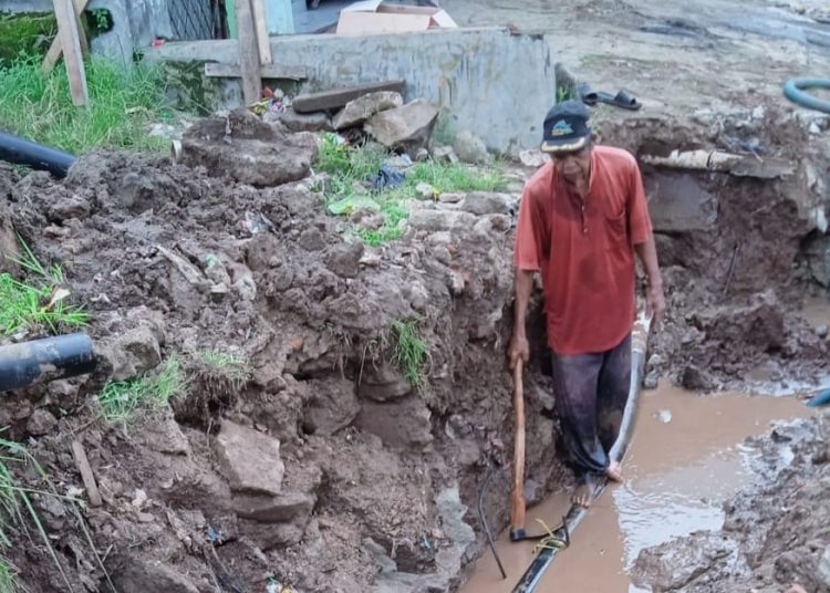 Empat Titik Pipa Bocor, Pelayanan Air Bersih Perumdam Pandeglang Terganggu – Warga Berita