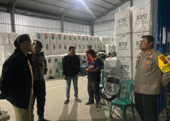 Pastikan Rekapitulasi Aman, Kabag Ops Polres Brebes Monitoring Penghitungan di 2 Kecamatan