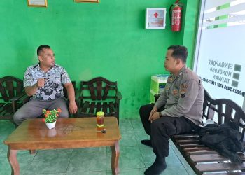 Bhabinkamtibmas Polsek Songgom Sambangi Tokoh Masyarakat, Himbau Ikut Serta Jaga Kamtibmas