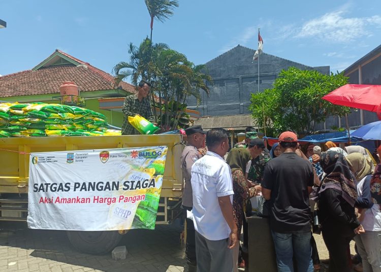 Polres Serang Gelar Pasar Murah, 70 Ton Beras Ludes Dijual – Warga Berita 1 Polres Serang Gelar Pasar Murah, 70 Ton Beras Ludes Dijual – Warga Berita