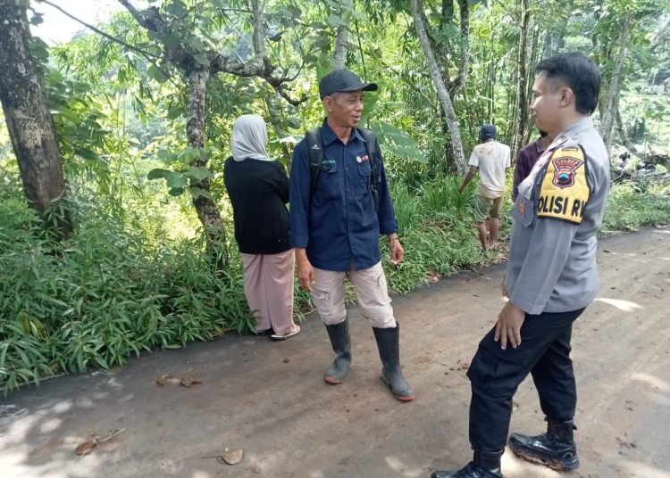 Waspada Bencana Alam, Patroli Polsek Salem Berikan Imbauan Kepada Warga Masyarakat