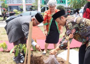Tokoh agama lintas negara ikut tanam pohon di AICIS 2024