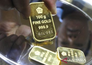 Harga emas Antam hari ini turun Rp15.000