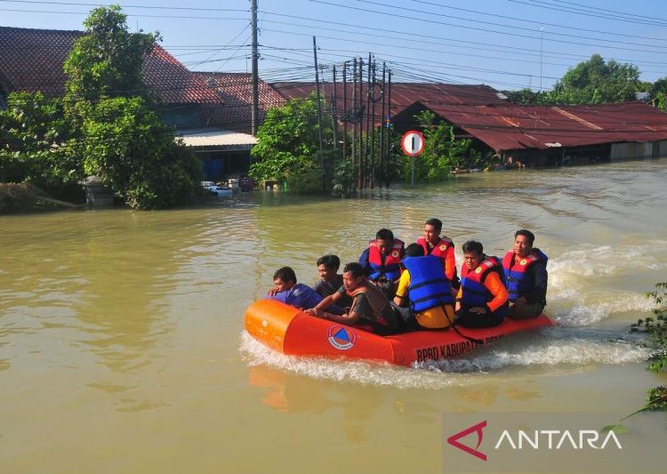 Jalur pantura Demak – Kudus terputus akibat banjir