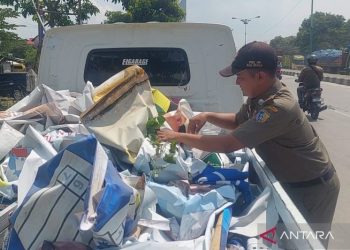 Jelang pemungutan suara susulan, Bawaslu Demak tertibkan APK di 10 desa
