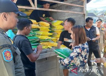 Bulog OP beras di Pasar Candiroto Temanggung
