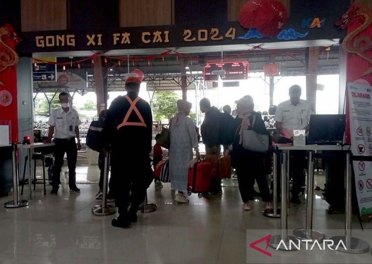 KAI Purwokerto berangkatkan 48.623 penumpang saat Isra Mikraj-Imlek