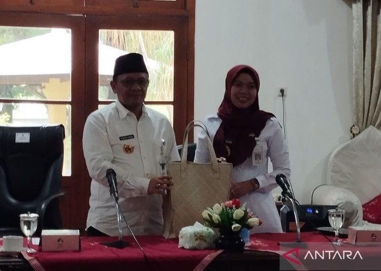 Pengungsi yang pulang diberi bekal logistik Pemkab Demak