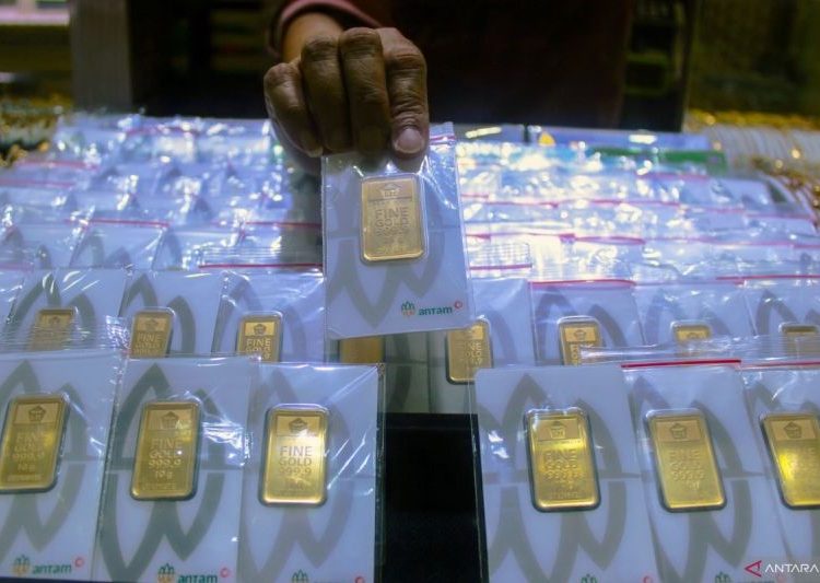 Harga emas Antam hari ini naik Rp2.000 1 Harga emas Antam hari ini naik Rp2.000