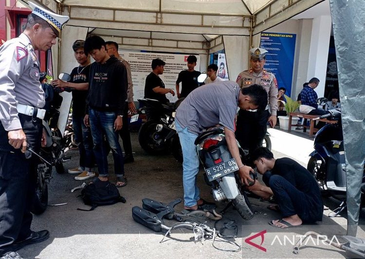 Polresta Banyumas tindak 1.826 kendaraan gunakan knalpot brong 1 Polresta Banyumas tindak 1.826 kendaraan gunakan knalpot brong