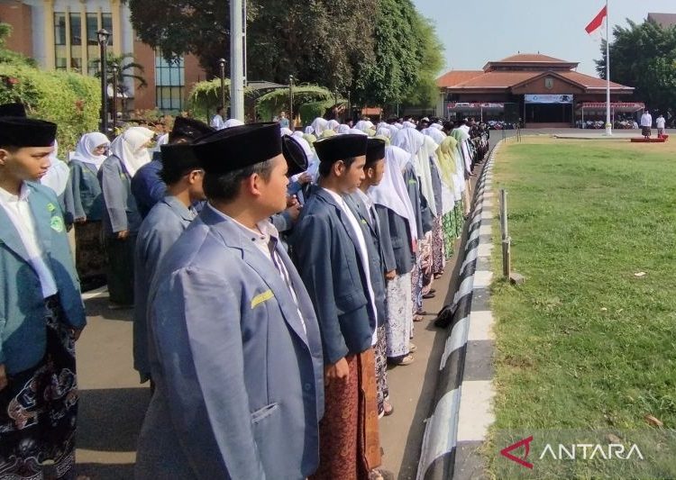 Mengajak santri Kudus gunakan hak pilih
