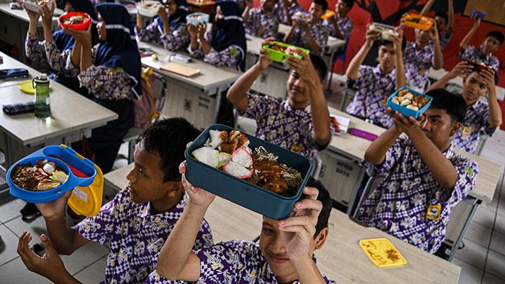 Awas! Program Makan Siang Gratis “Serobot” Dana BOS Bisa Picu Sekolah Kembali Tarik Iuran » Warga Berita 1 Awas! Program Makan Siang Gratis “Serobot” Dana BOS Bisa Picu Sekolah Kembali Tarik Iuran » Warga Berita