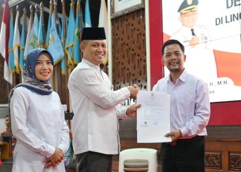Bupati Kebumen Serahkan 287 SK PPPK, Targetkan Semua Honorer Jadi ASN