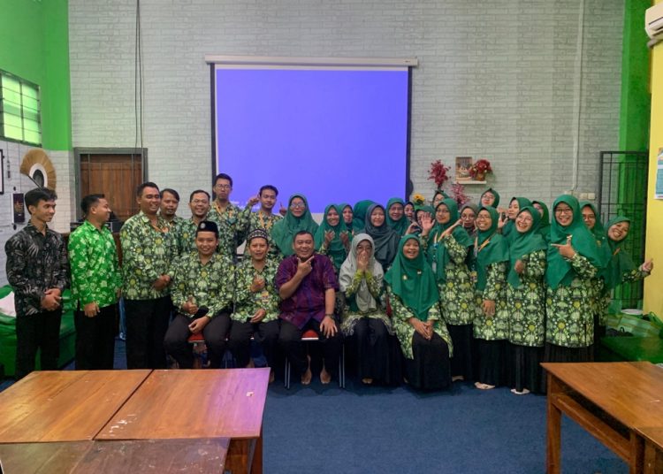 Pelatihan Penyusunan Instrumen Kognitif, dan Analisis Kualitas Butir Instrumen dengan Teori Tes Modern Guru ISMUBA SD Muhammadiyah Karangkajen Yogyakarta