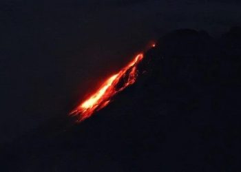 Intensitas Guguran Lava Gunung Merapi Tinggi, Warga Diimbau Tak Beraktivitas di Daerah Potensi Bahaya » Warga Berita