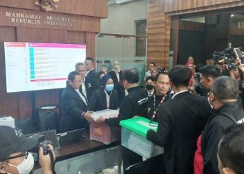 116 Laporan ke Bawaslu Tak Ditindaklanjuti, TPN Ganjar-Mahfud Bawa 10 Boks Alat Bukti ke MK » Warga Berita