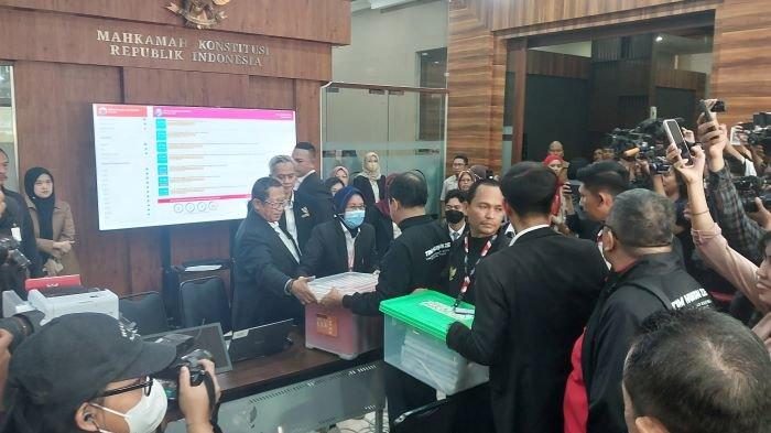 116 Laporan ke Bawaslu Tak Ditindaklanjuti, TPN Ganjar-Mahfud Bawa 10 Boks Alat Bukti ke MK » Warga Berita 1 116 Laporan ke Bawaslu Tak Ditindaklanjuti, TPN Ganjar-Mahfud Bawa 10 Boks Alat Bukti ke MK » Warga Berita