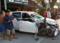 Mobil Ayla Tiba-tiba Oleng dan Seruduk Truk Fuso di Bantul, Begini Nasibnya » Warga Berita