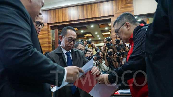 Gugatan PHPU Pilpres 2024, Mahfud MD Optimis Hakim MK Jatuhkan Putusan Monumental, Asal Berani » Warga Berita 1 Gugatan PHPU Pilpres 2024, Mahfud MD Optimis Hakim MK Jatuhkan Putusan Monumental, Asal Berani » Warga Berita