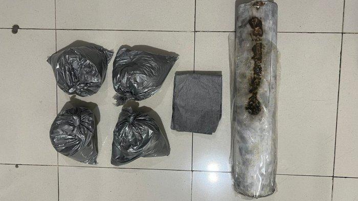 Polres Bantul Sita 30 Kg Bahan Petasan dan Amankan 3 Orang Pelaku, Seorang Masih Buron » Warga Berita 1 Polres Bantul Sita 30 Kg Bahan Petasan dan Amankan 3 Orang Pelaku, Seorang Masih Buron » Warga Berita
