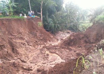 Hujan Lebat, Terjadi Longsor 15 Meter di Menes, Pandeglang – Warga Berita