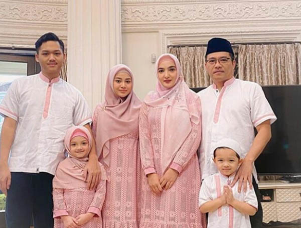 Ashanty dan Keluarga Besar Anang Akan Jalani Ramadhan di Tanah Suci 1 Ashanty dan Keluarga Besar Anang Akan Jalani Ramadhan di Tanah Suci