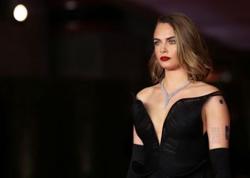 Rumahnya Kebarakan, Cara Delevingne Bersyukur Dua Kucingnya Selamat