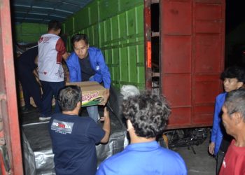 Udinus Kirim Bantuan ke Posko Demak, Rektor Udinus: Semoga... 2 Udinus Kirim Bantuan ke Posko Demak, Rektor Udinus: Semoga…