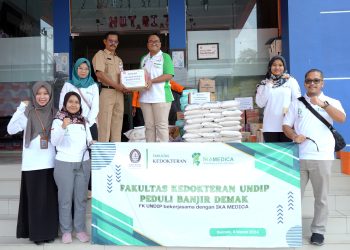 FK Undip Bersama IKA MEDICA Peduli Banjir Demak