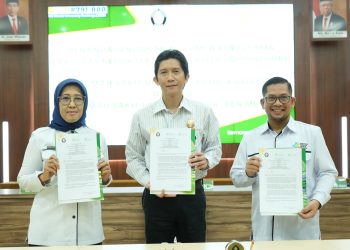 FK UNDIP dan RSUP Dr. Kariadi Menandatangani Dokumen Kerja Sama Tripartit dengan RSUP Dr. Ben Mboi NTT 6 FK UNDIP dan RSUP Dr. Kariadi Menandatangani Dokumen Kerja Sama Tripartit dengan RSUP Dr. Ben Mboi NTT