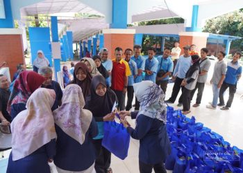 FMIPA UNS Berbagi Paket Ramadan Kepada Petugas Kebersihan – Universitas Sebelas Maret