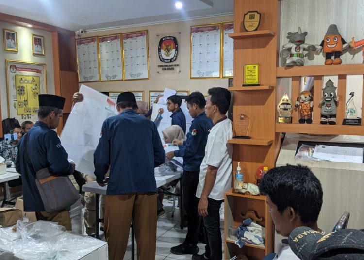 Surat Suara di 7 TPS Kota Serang Dihitung Ulang – Warga Berita