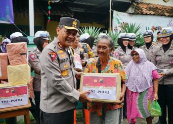 Kunjungi Korban Banjir di Juwana Pati, Kapolda Jawa Tengah Berikan Bantuan