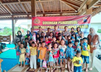 Polda Jateng Terjunkan Tim Psicologi Berikan Trauma Healing Korban Banjir