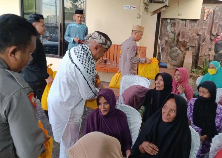 Kapolres Serang Ajak Kaum Duafa Berbuka Puasa Bersama di Polsek Kragilan – Warga Berita 1 Kapolres Serang Ajak Kaum Duafa Berbuka Puasa Bersama di Polsek Kragilan – Warga Berita