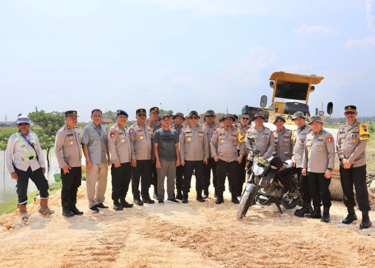 Polri Kirim Paket Bantuan dan Turunkan Tim Trauma Healing untuk Korban Banjir di Demak 1 Polri Kirim Paket Bantuan dan Turunkan Tim Trauma Healing untuk Korban Banjir di Demak