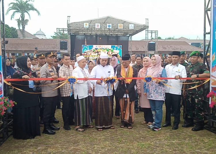 Gebyar HUT Pandeglang ke-150 dan Festival UMKM di Alun-alun Pandeglang Resmi Dibuka – Warga Berita 1 Gebyar HUT Pandeglang ke-150 dan Festival UMKM di Alun-alun Pandeglang Resmi Dibuka – Warga Berita